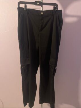Woman Black Cargo Pants - Classic Utility Style